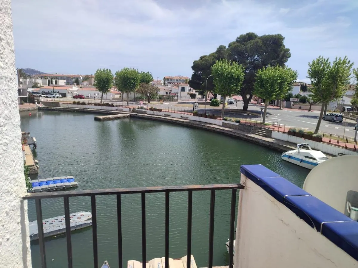 Port Petit Casa Al Canal Empuriabrava Holiday home